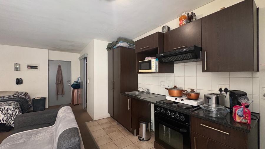 1 Bedroom Property for Sale in Zonnebloem Western Cape